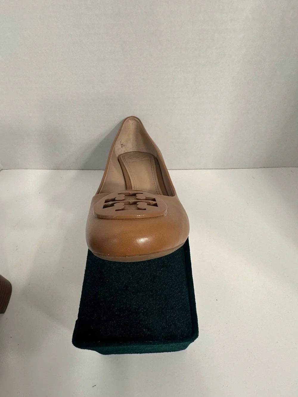Tory Burch Tan Leather Logo Round-Toe Heels